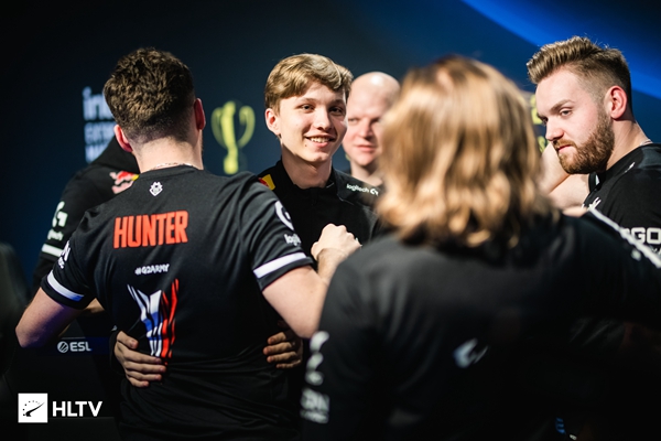 寻求赞助！ Uzi ：有没有人可以赞助我们的GM团队？我们只需要几百名玩家