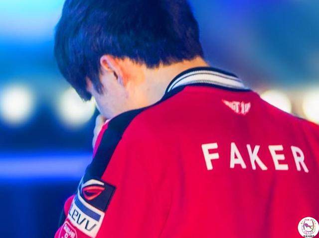 LGD Gaming 官方公告：第二队中单 xqw 通过了试训，正式晋升为 LGD Gaming 。